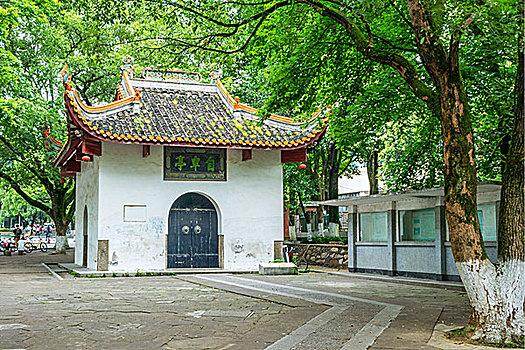 成都市新都区第四中学高考复读班学费是多少